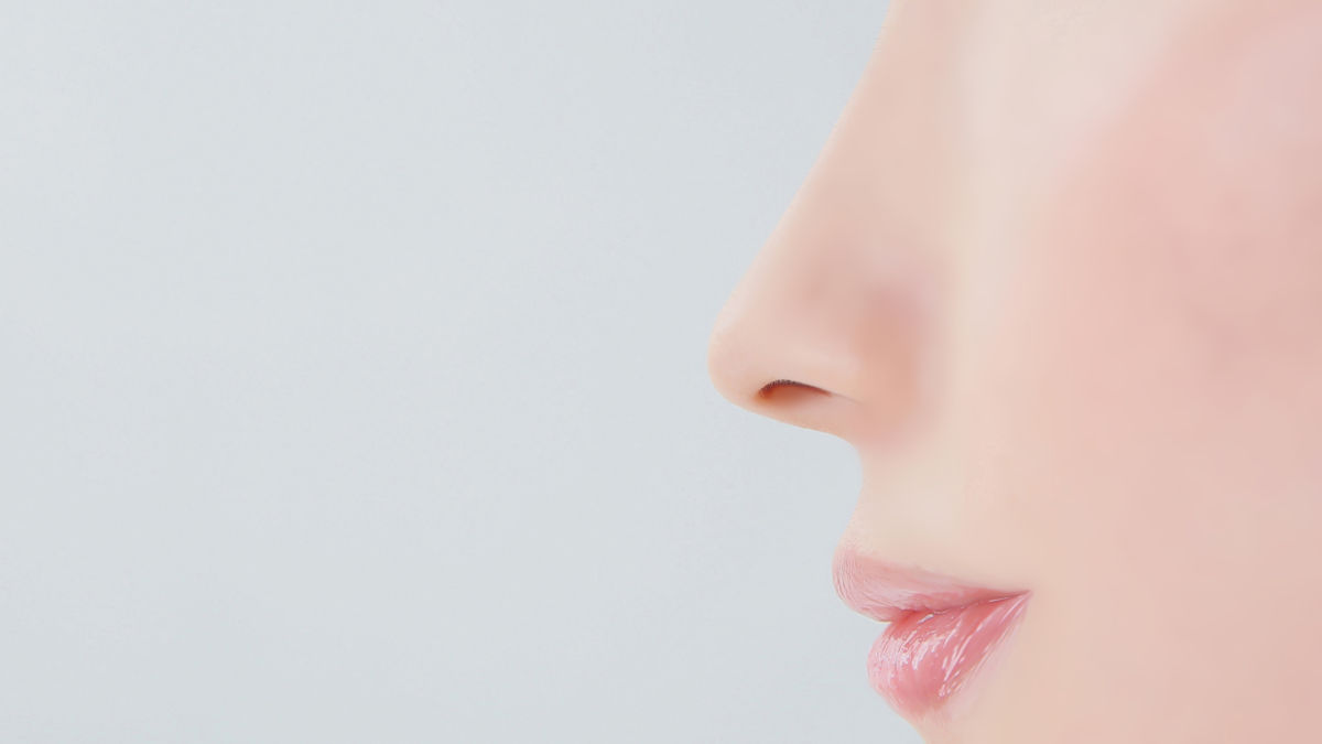 女性の鼻