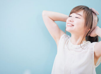 女性の脇の画像