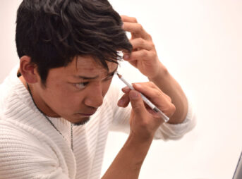 男性の眉毛手入れ