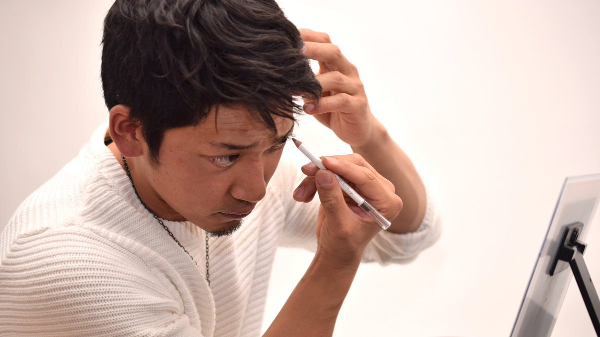 男性の眉毛手入れ