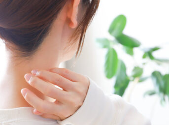 女性のうなじ